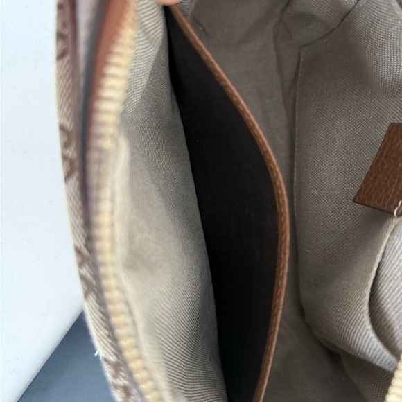 Gucci Bree Camera Crossbody Bag - Picture 12 of 16